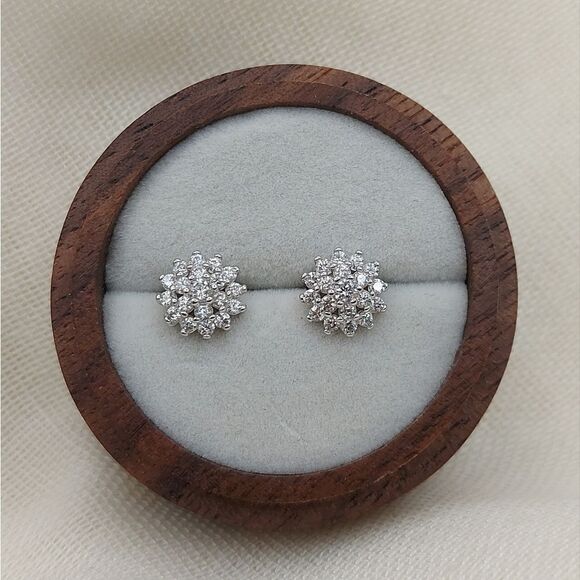 925 Sterling Silver Sparkling Flower Stud Earrings - Picture 3 of 13
